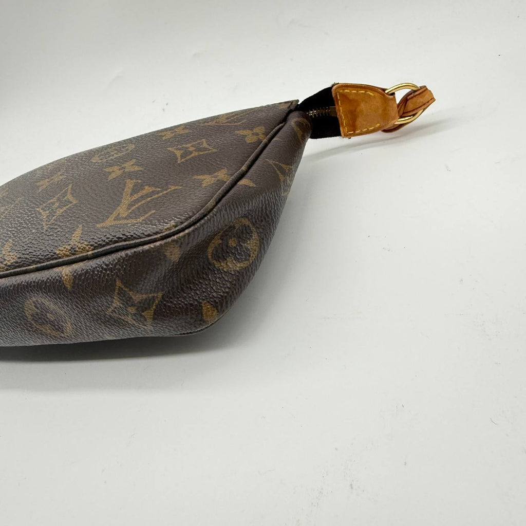 LOUIS VUITTON POCHETTE ACCESSORIE