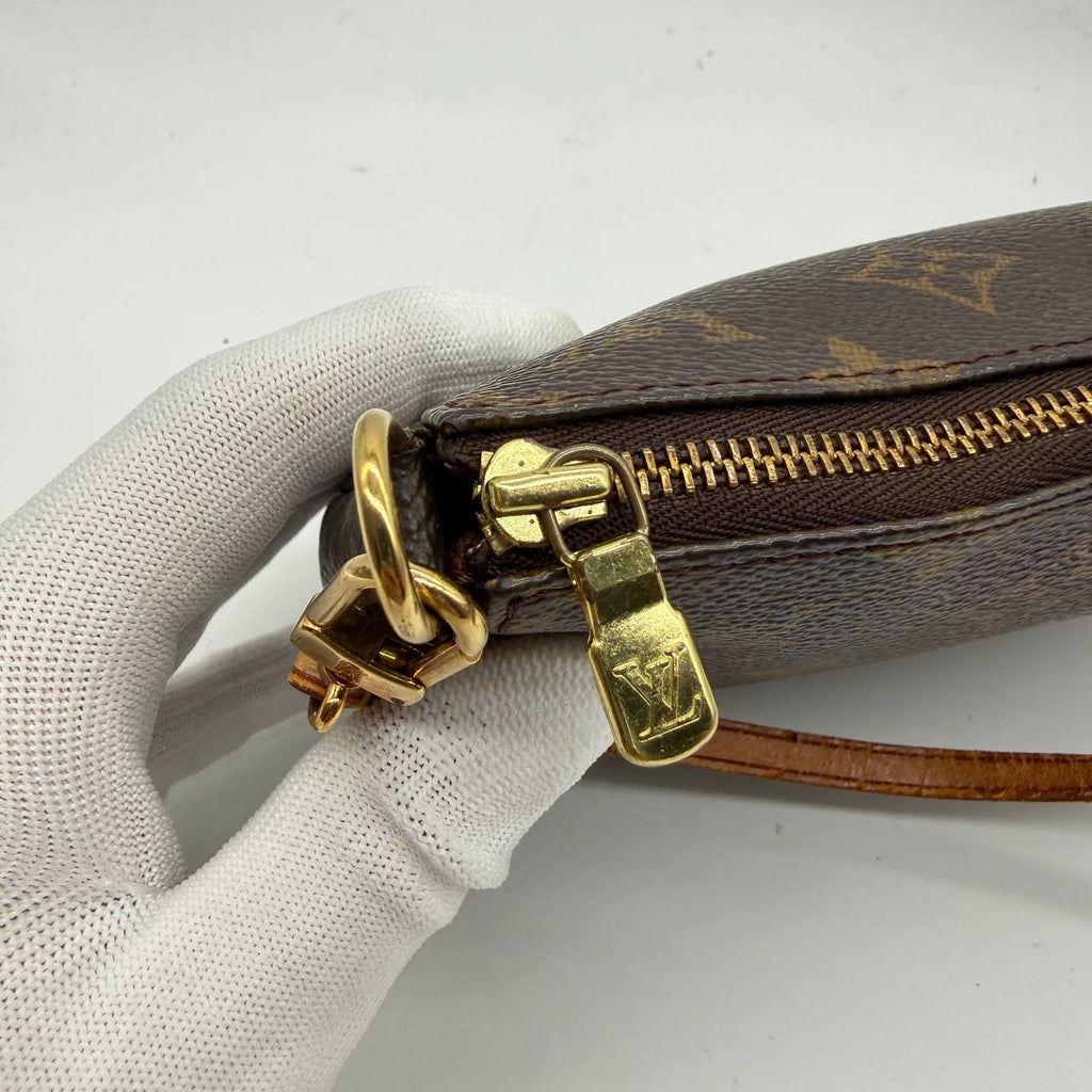 LOUIS VUITTON POCHETTE ACCESSORIE
