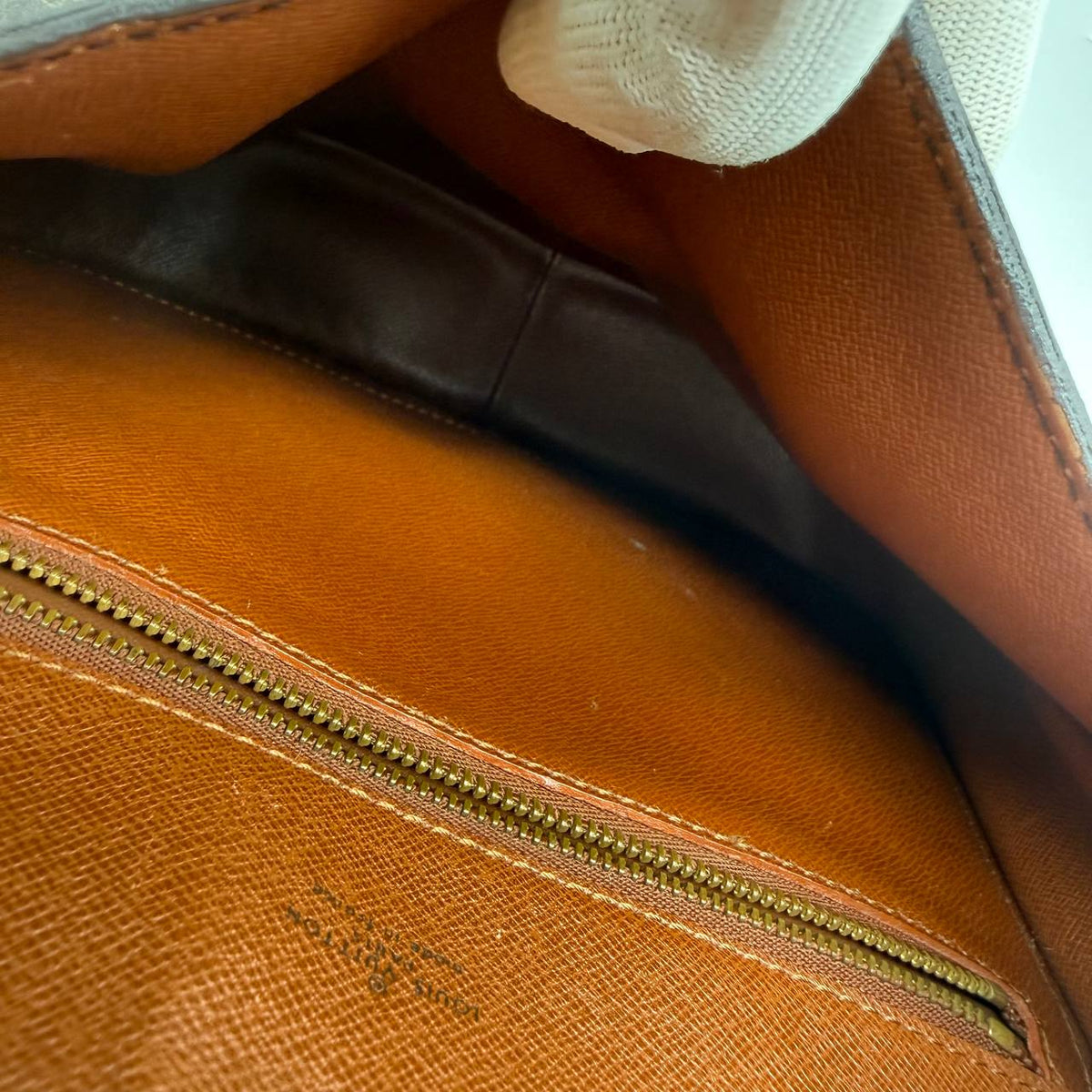 LOUIS VUITTON SAINT CLOUD
