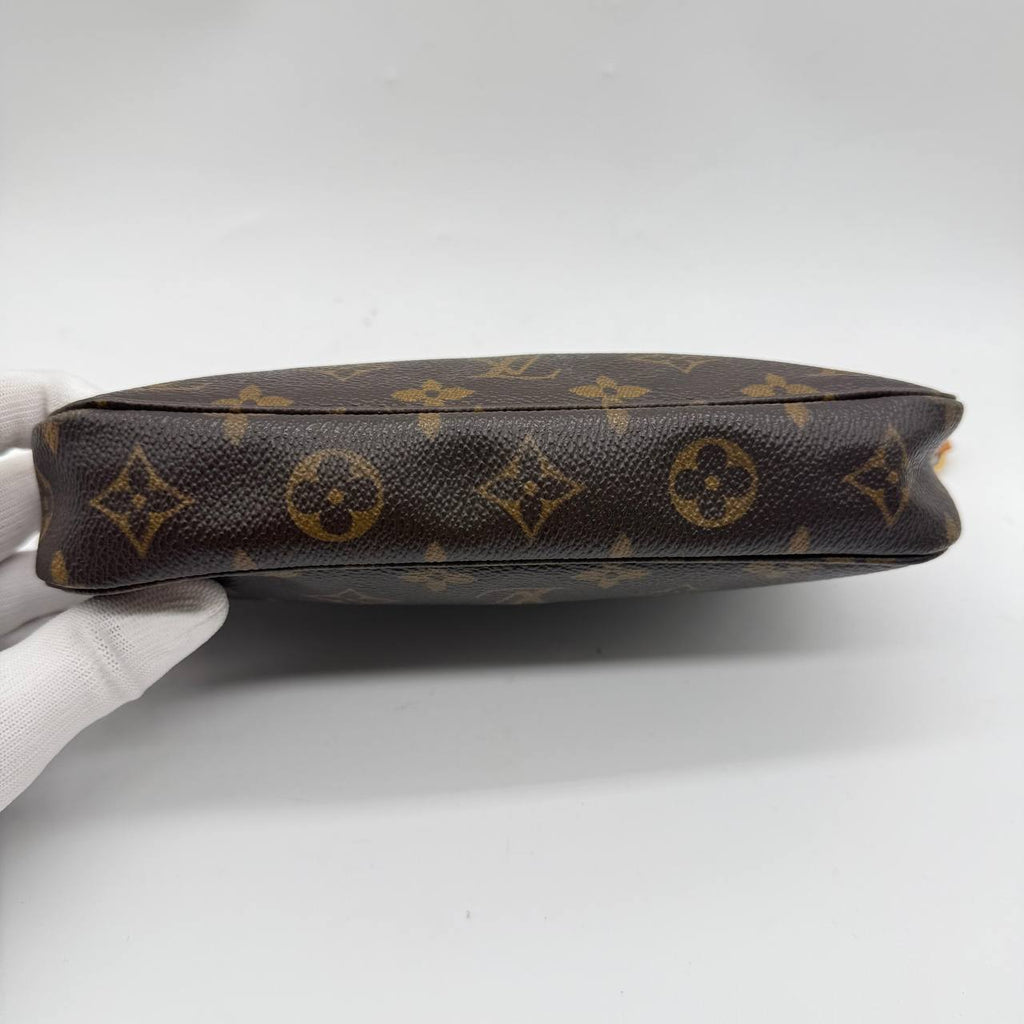 LOUIS VUITTON POCHETTE ACCESSORIE