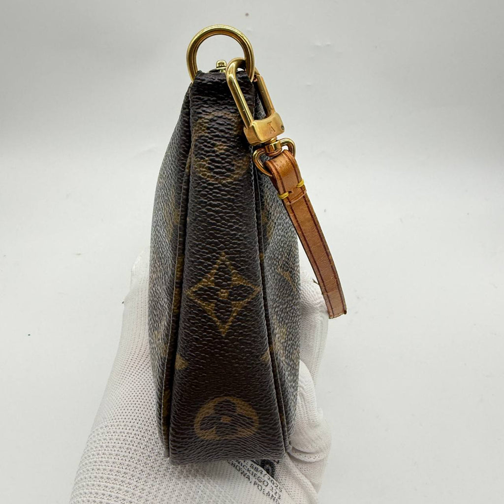 LOUIS VUITTON POCHETTE ACCESSORIE