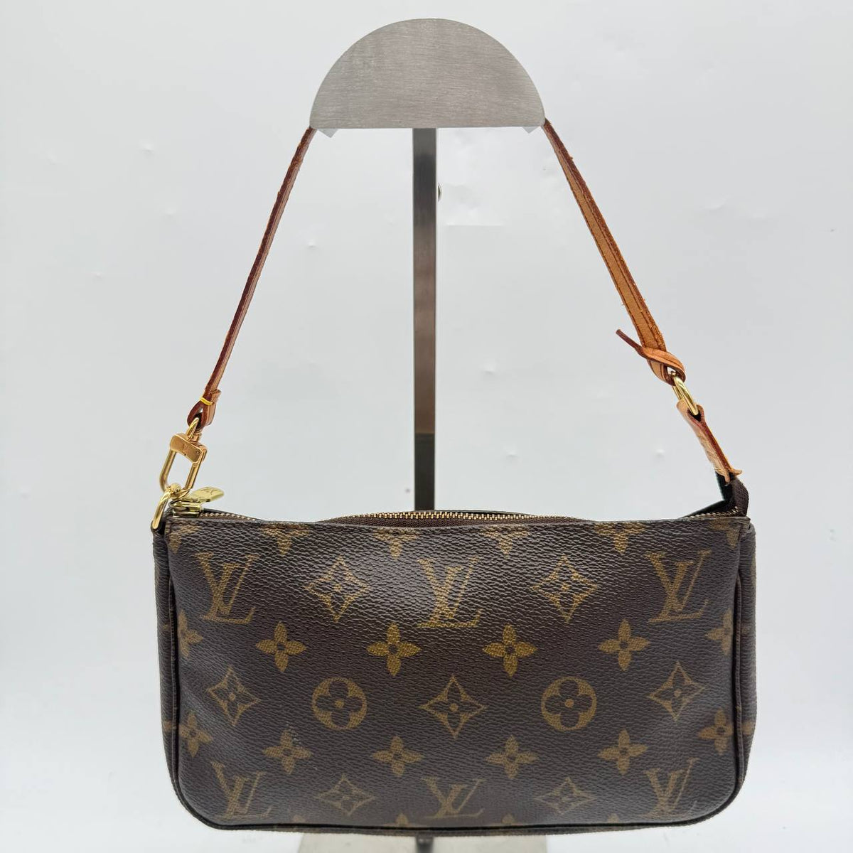 LOUIS VUITTON POCHETTE ACCESSORIE